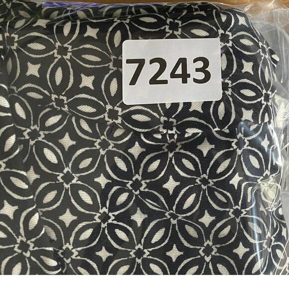 L.L. Bean Black White Pattern Womens L Top V Neck 3/4 Sleeves Tencell Spandex - Picture 9 of 9